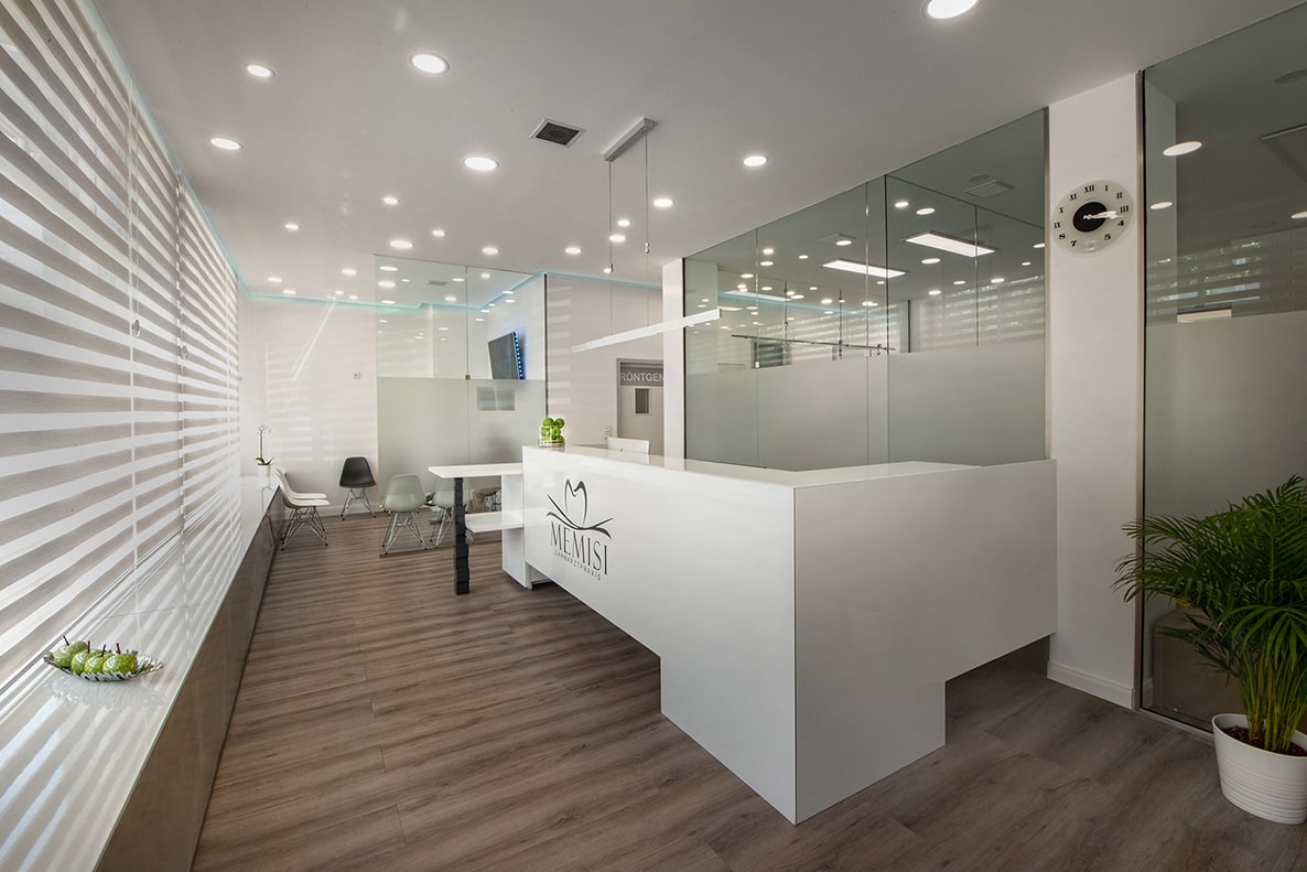 Zahnarztpraxis Memisi Aachen – Behandlungsraum modern