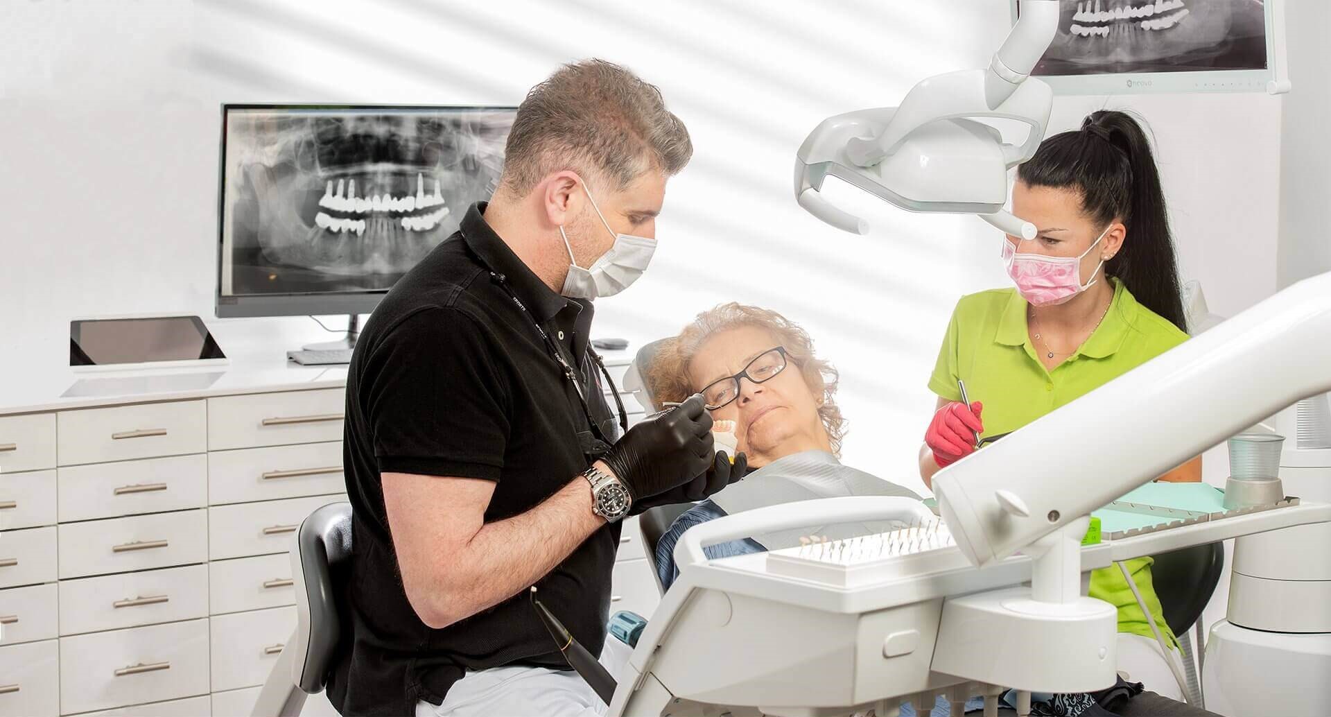 Moderne Zahnbehandlung in der Zahnarztpraxis Memisi Aachen